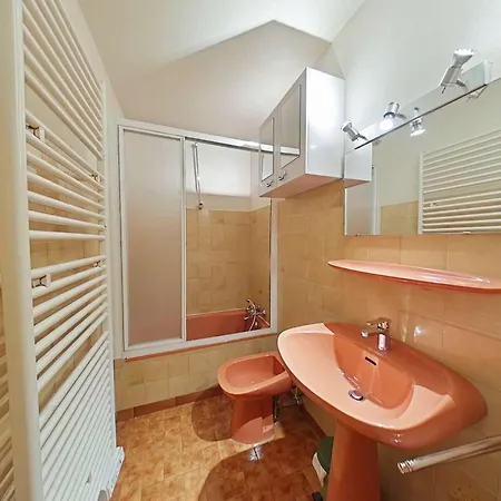 Apartment Appt Cosy 3 Pieces, 6 Pers, Parking, Pres Centre, - Fr-1-241-55